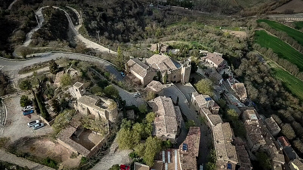 Montsonis pueblo completo vista aerea | Medievallink