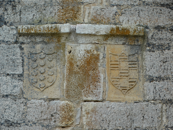 murales de piedra Castillo de Villalonso | Medievallink