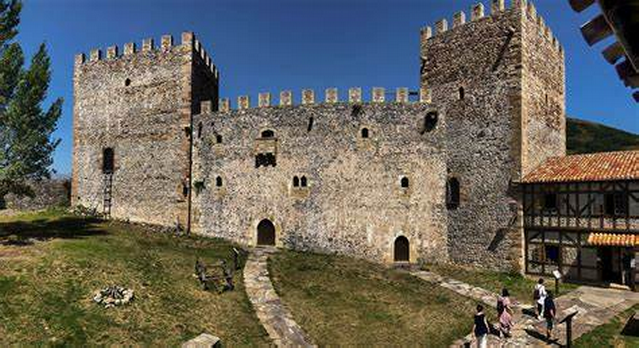 Castillo Medieval de Argueso en Cantabria port | Medievallink
